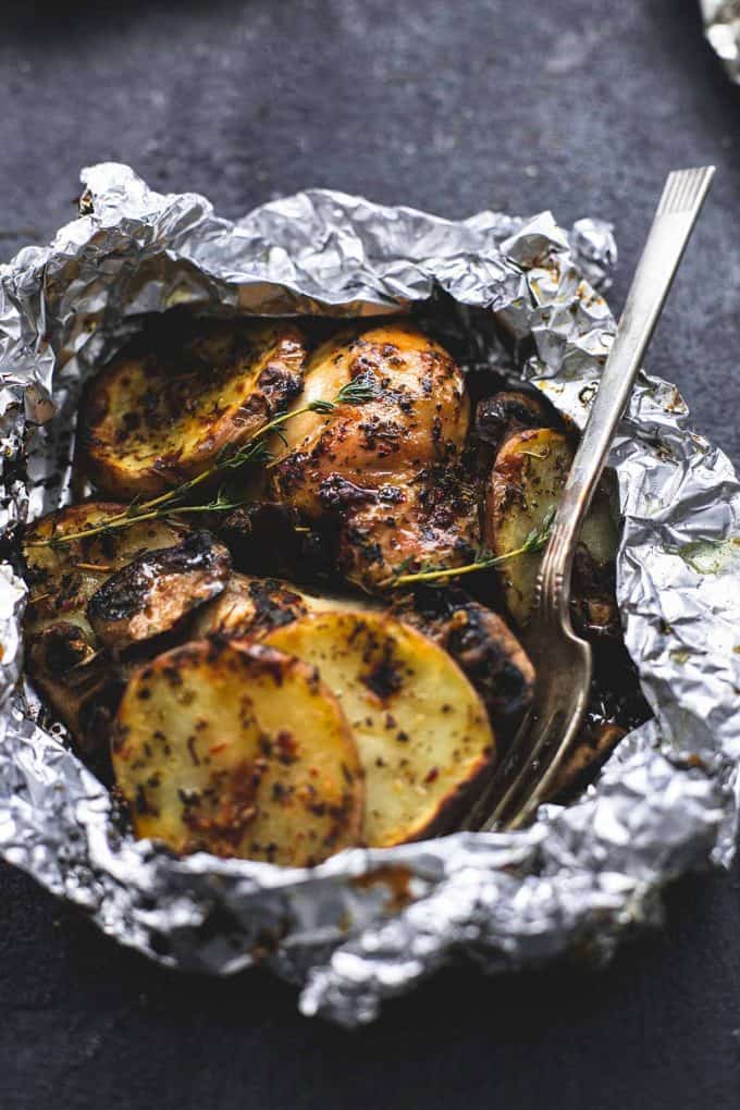 Grilled Herbed Chicken And Potato Foil Packet | Quick And Easy Foil Packet Recipes For Tasty Instant Meals | bbq chicken foil packets