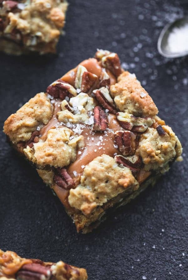 Salted Caramel Pecan Oatmeal Fudge Bars | lecremedelacrumb.com