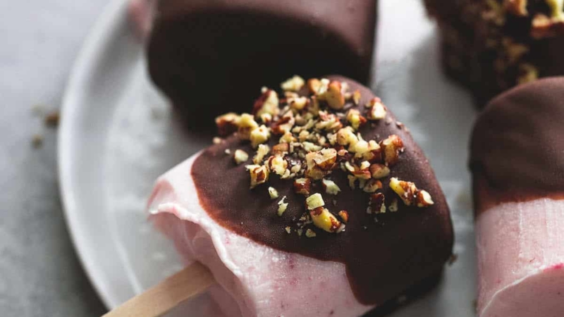 Chocolate Covered Strawberry Yogurt Pops | lecremedelacrumb.com