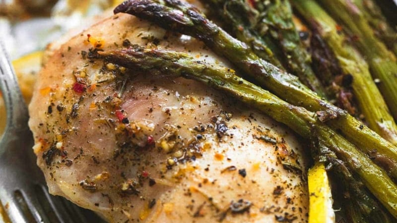 Lemon Chicken & Asparagus Foil Packs | lecremedelacrumb.com