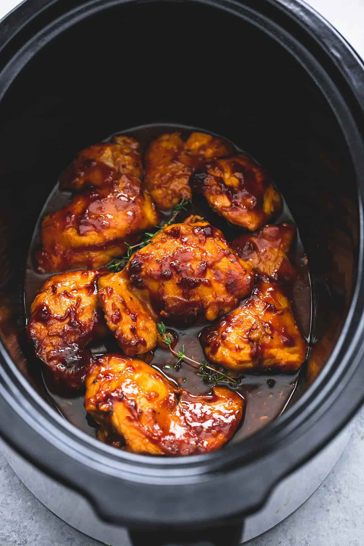 Slow Cooker Honey Garlic Chicken | lecremedelacrumb.com