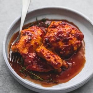 Slow Cooker Honey Garlic Chicken | lecremedelacrumb.com