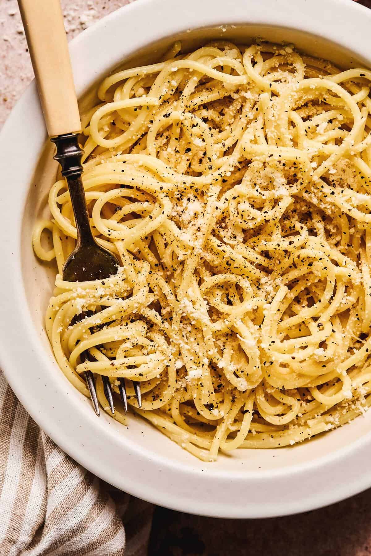 Cacio e Pepe Sauce (Easy Italian Pasta Sauce)