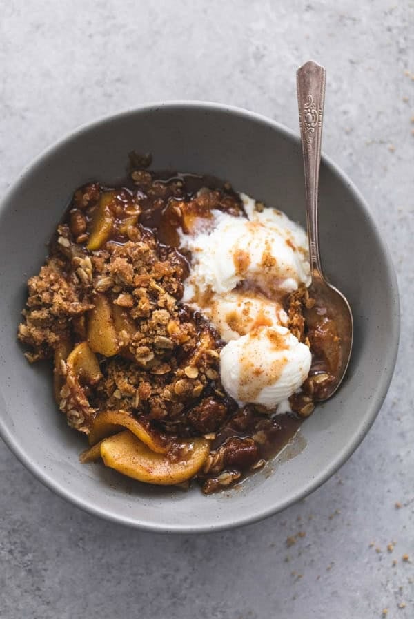 Best Easy Apple Crisp | lecremedelacrumb.com