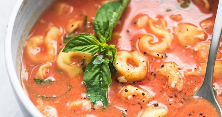 Slow Cooker Tomato Basil Tortellini Soup | lecremedelacrumb.com