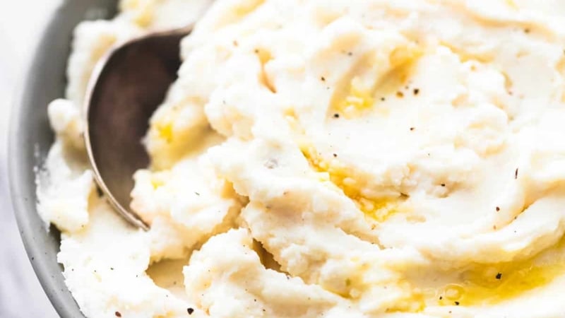 Garlic Sour Cream Mashed Potatoes | lecremedelacrumb.com