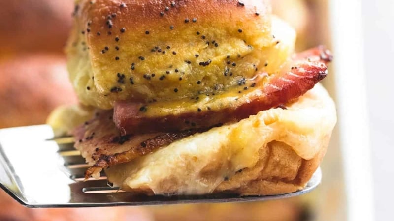 Hot Hawaiian Ham & Swiss Cheese Sliders | lecremedelacrumb.com