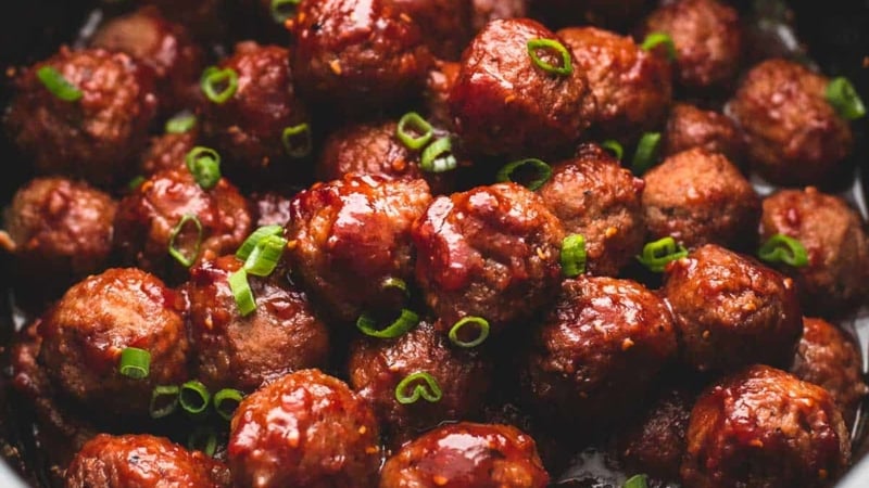 Slow Cooker 3 Ingredient Sweet 'n Spicy Party Meatballs | lecremedelacrumb.com