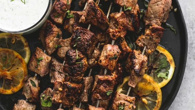 Beef Souvlaki Kebabs with Tzatziki Sauce | lecremedelacrumb.com