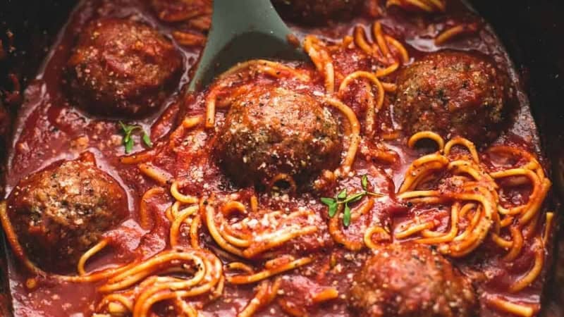 Slow Cooker Spaghetti and Meatballs | lecremedelacrumb.com