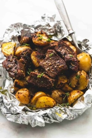 Garlic Steak and Potato Foil Packs | lecremedelacrumb.com