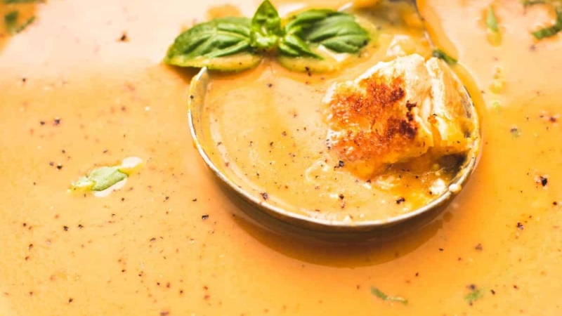 Creamy Pumpkin Soup with Grilled Cheese Croutons | lecremedelacrumb.com