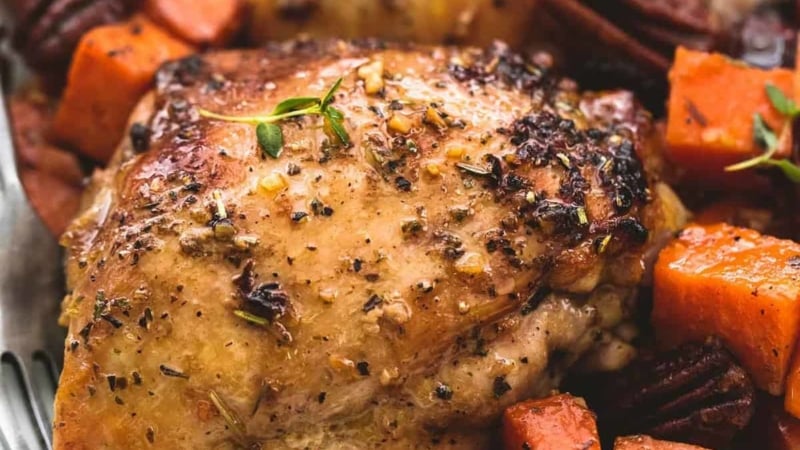 Honey Roasted Chicken and Sweet Potatoes Skillet | lecremedelacrumb.com