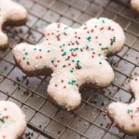 Gingerbread Sugar Cookies | lecremedelacrumb.com