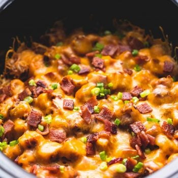 Slow Cooker Loaded Tater Tot Breakfast Casserole | lecremedelacrumb.com