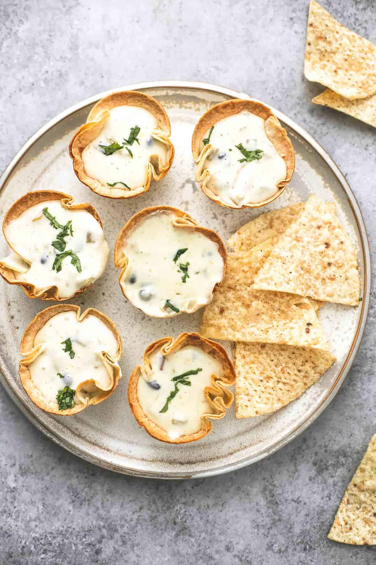 Individual Queso Dip Party Cups | lecremedelacrumb.com