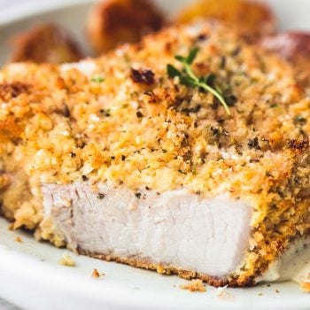 Shake and Bake Ranch Pork Chops with Potatoes | lecremedelacrumb.com