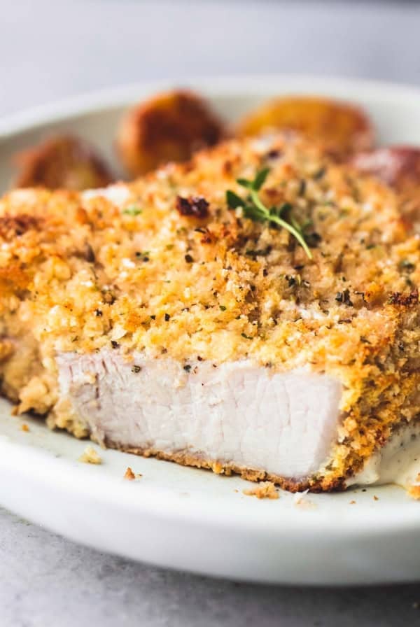 Shake and Bake Ranch Pork Chops with Potatoes | lecremedelacrumb.com