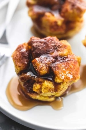 Baked Cinnamon French Toast Muffins | lecremedelacrumb.com