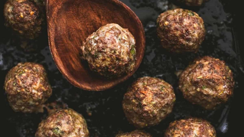 Greek Meatballs | lecremedelacrumb.com