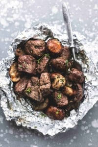 Buttery Garlic Steak and Mushroom Foil Packs | lecremedelacrumb.com