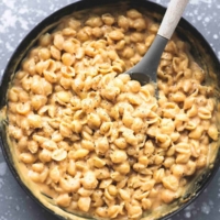 Easy Creamy Macaroni and Cheese | lecremedelacrumb.com