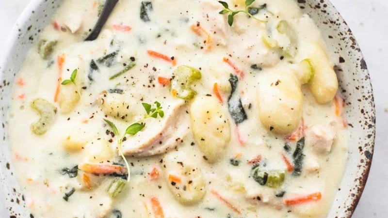 Easy Olive Garden Chicken Gnocchi Soup recipe | lecremedelacrumb.com