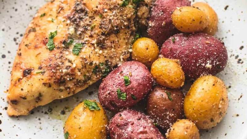 Best easy Instant Pot Chicken and Potatoes recipe | lecremedelacrumb.com