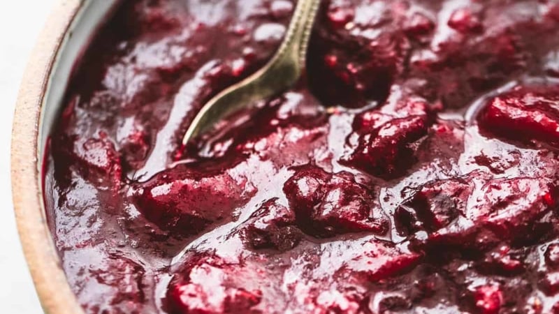 Easy Healthy Cranberry Sauce recipe | lecremedelacrumb.com