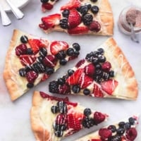 Mixed Berry Pizza with Vanilla Glaze | lecremedelacrumb.com