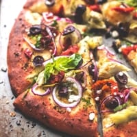 Mediterranean Veggie Pizza | lecremedelacrumb.com