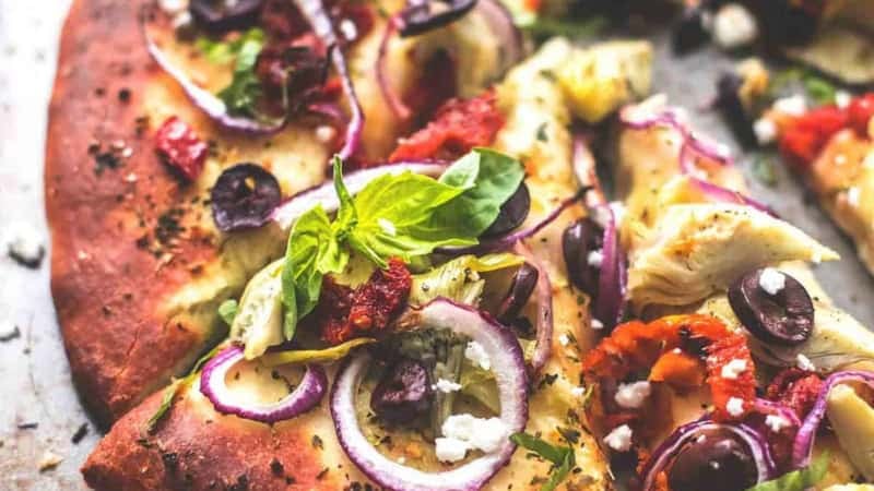 Mediterranean Veggie Pizza | lecremedelacrumb.com