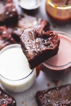 Salted Caramel Brownies recipe | lecremedelacrumb.com