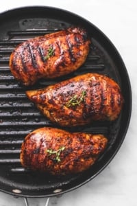 Easy Best Healthy Grilled Chicken recipe | lecremedelacrumb.com