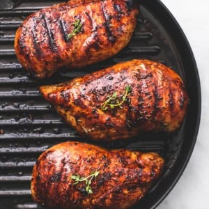 Easy Best Healthy Grilled Chicken recipe | lecremedelacrumb.com
