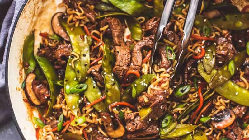 Quick and Easy Beef Noodle Stir Fry recipe | lecremedelacrumb.com