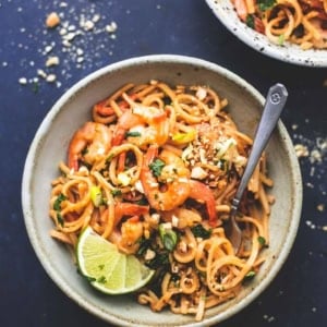 Shrimp Pad Thai with Peanut Sauce easy recipe | lecremedelacrumb.com