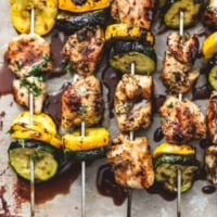 Balsamic Chicken and Veggie Kabobs easy dinner grilling recipe | lecremedelacrumb.com