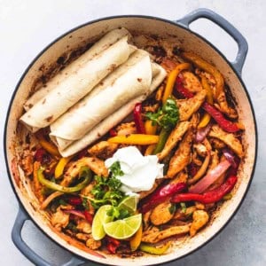 Easy Chicken Fajitas Skillet recipe | lecremedelacrumb.com