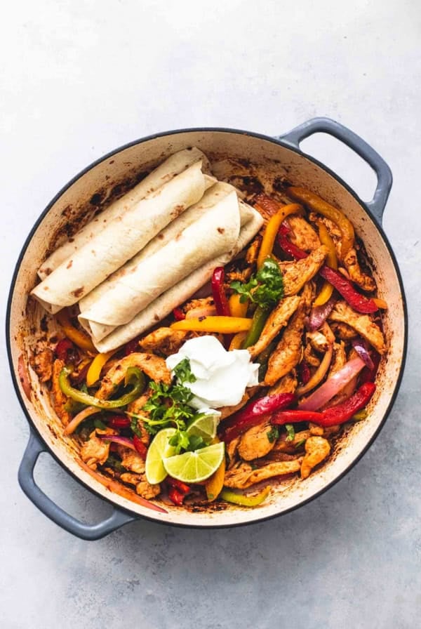 Easy Chicken Fajitas Skillet recipe | lecremedelacrumb.com