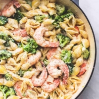 Shrimp and Broccoli Alfredo easy dinner recipe | lecremedelacrumb.com