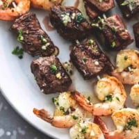 Garlic Butter Surf and Turf Kabobs easy grilled beef steak and shrimp kabob recipe | lecremedelacrumb.com