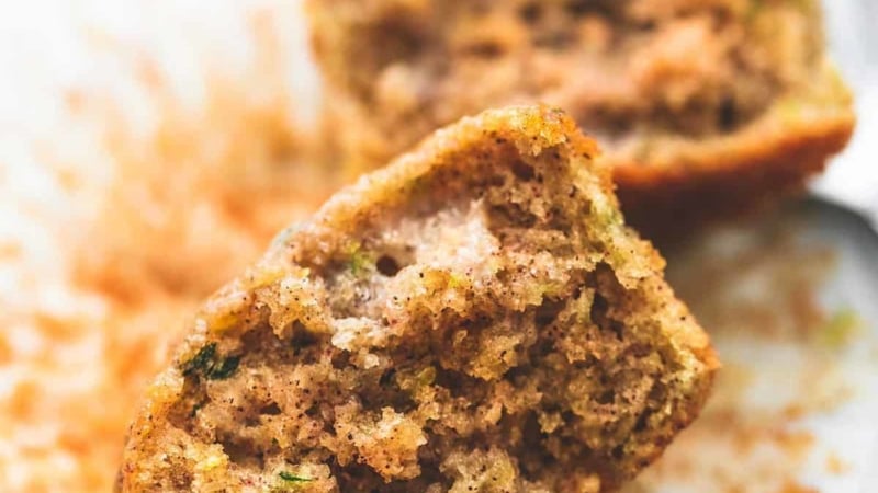 Zucchini Bread Muffins easy recipe | lecremedelacrumb.com
