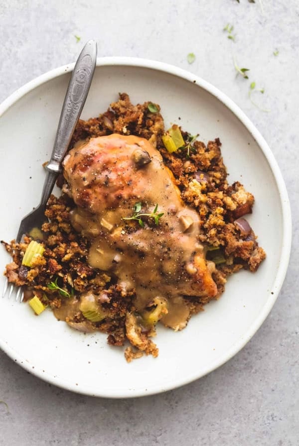 Easy Skillet and Stuffing with quick chicken gravy | lecremedelacrumb.com