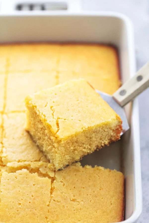 BEST Super Moist Cornbread easy cornbread recipe | lecremedelacrumb.com
