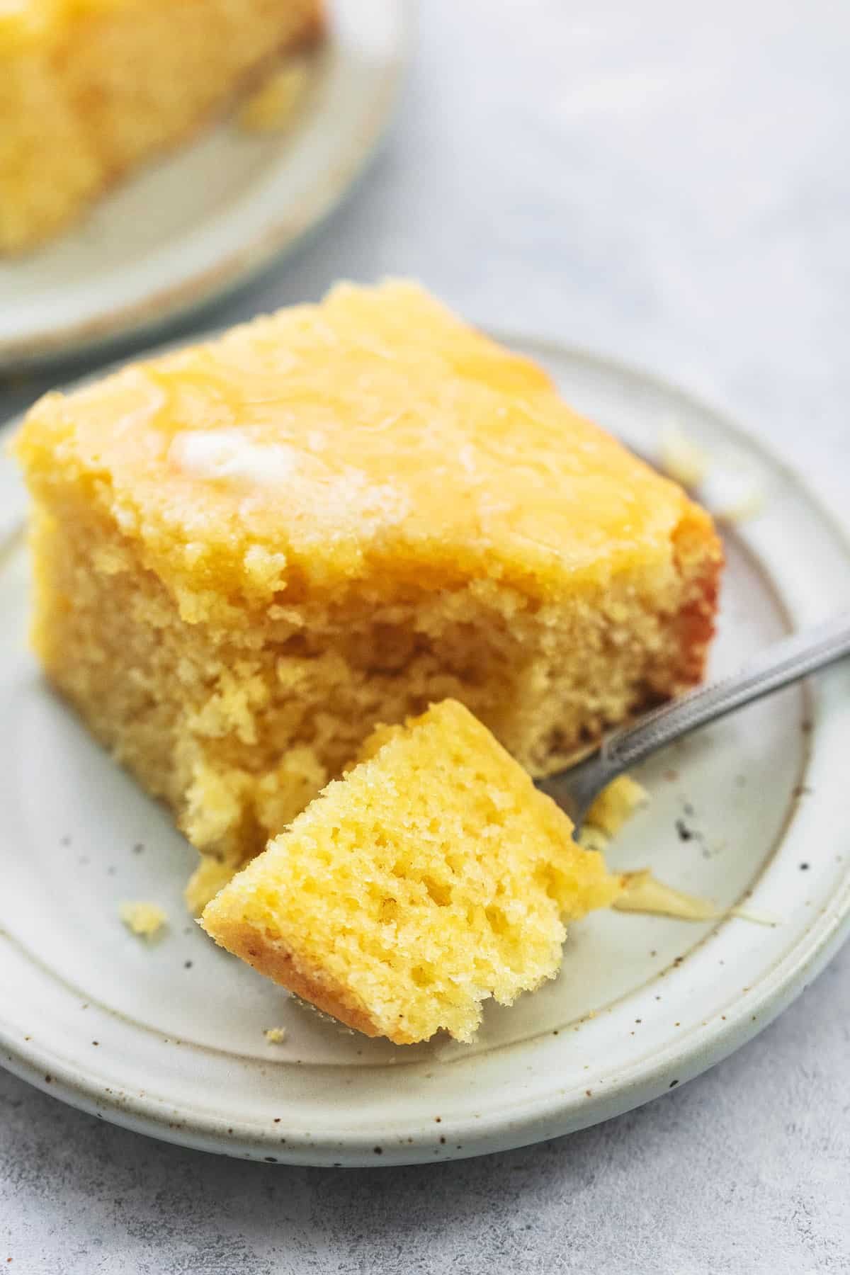 Bite the cornbread on the plate before the rest of the cornbread on the plate.