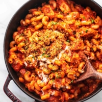 One Pot Chicken Parmesan Pasta easiest ever 30 minute one pot pasta recipe! | lecremedelacrumb.com