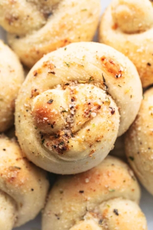 Easy Homemade Garlic Parmesan Knots Recipe | lecremedelacrumb.com