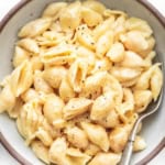 Easy and tasty Instant Pot Mac and Cheese Recipe with 5 ingredients! | lecremedelacrumb.com