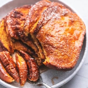PERFECT Pumpkin French Toast easy breakfast recipe | lecremedelacrumb.com